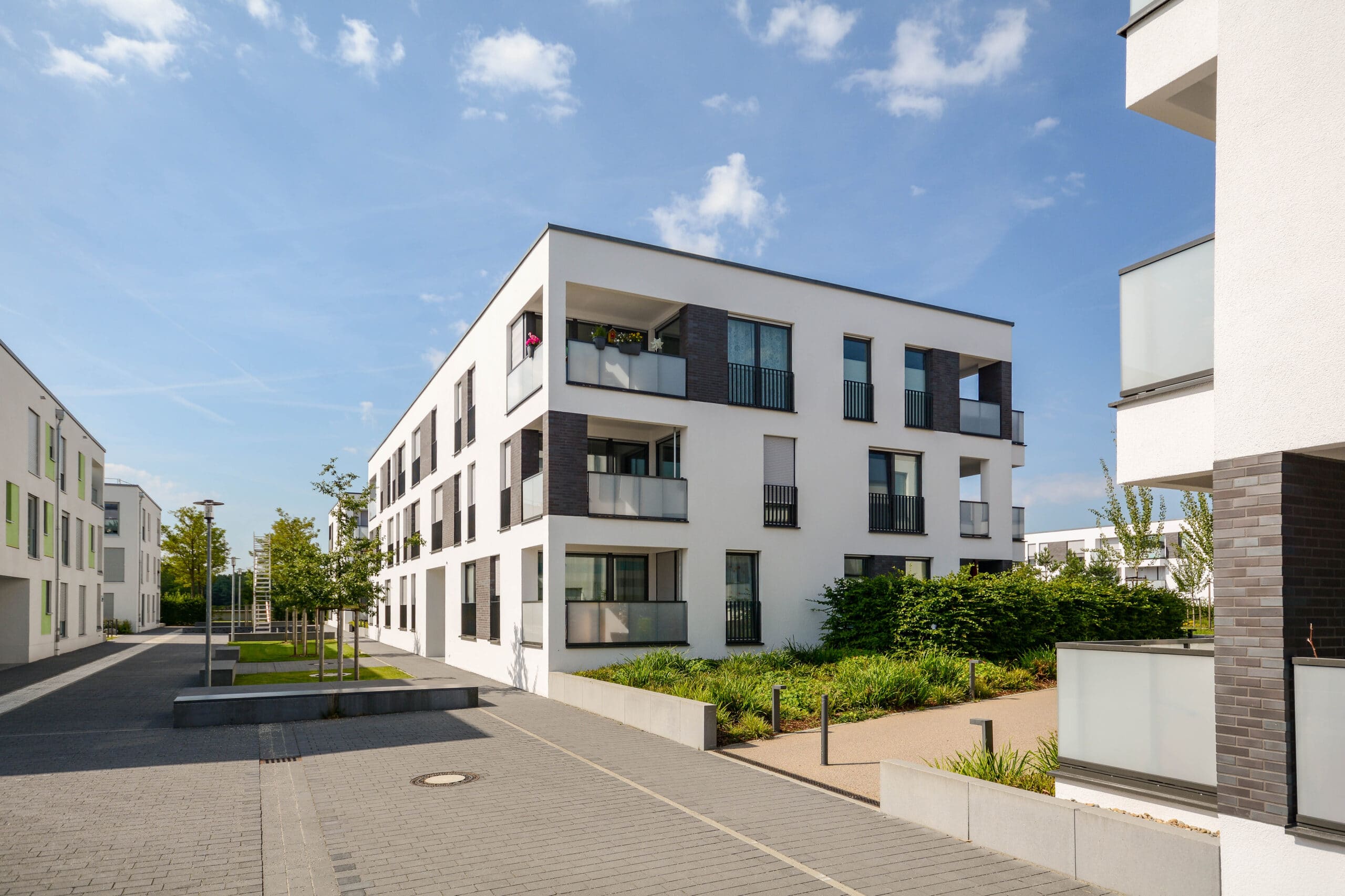 Moderne Wohnanlage mit eigenem Garagenplatz.